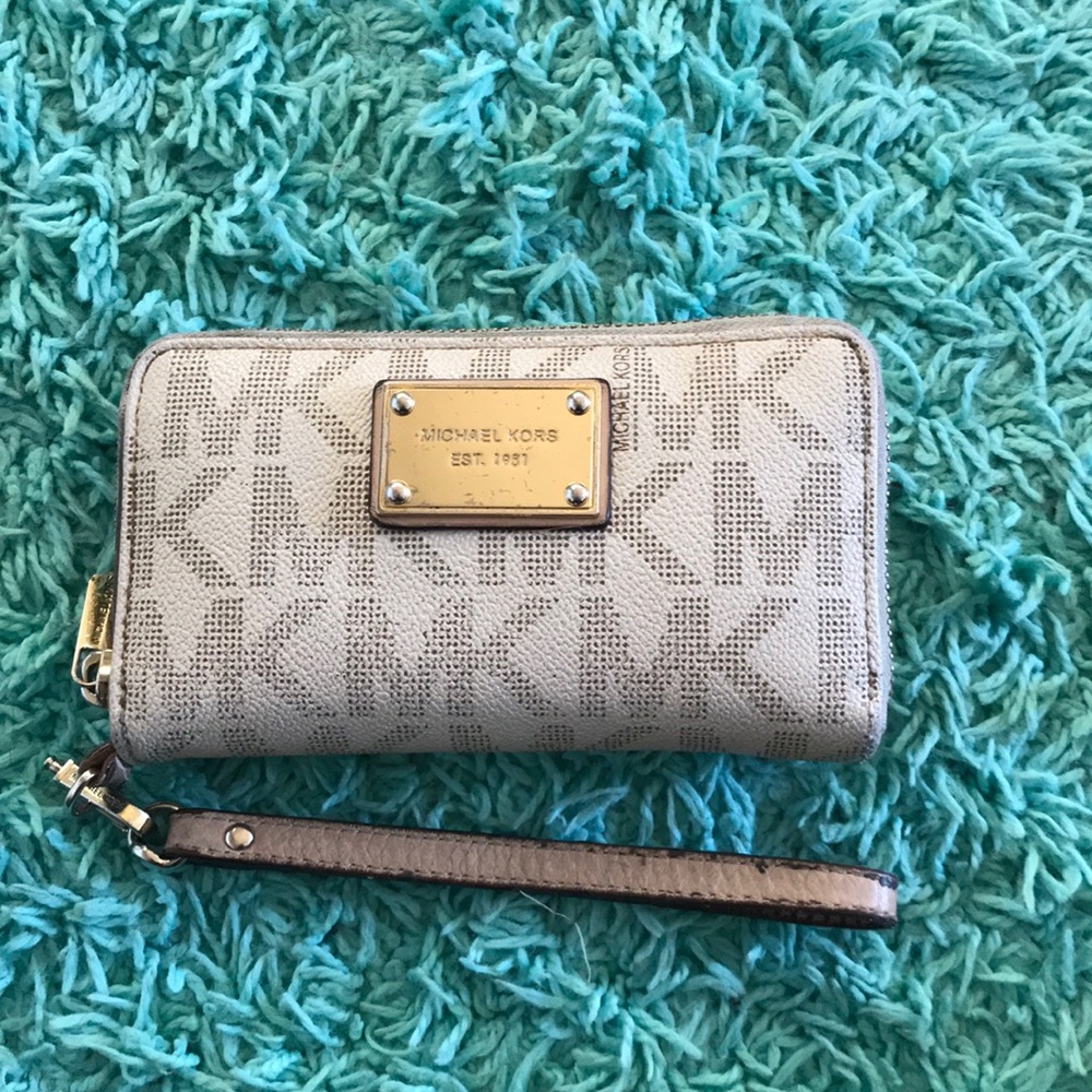 Michael Kors wristlet